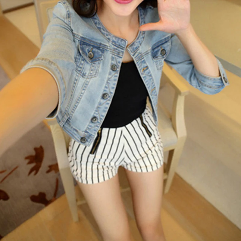 Женская джинсовая куртка короткая приталенная с рукавом три четверти