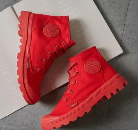 Женские парусиновые кроссовки белые однотонные на плоской подошве со шнуровкой