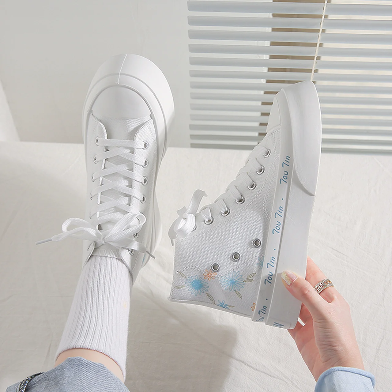 

Женские холщовые туфли с высоким верхом, осень 2021, легкие студенческие удобные дышащие туфли на плоской подошве и шнуровке с круглым носком