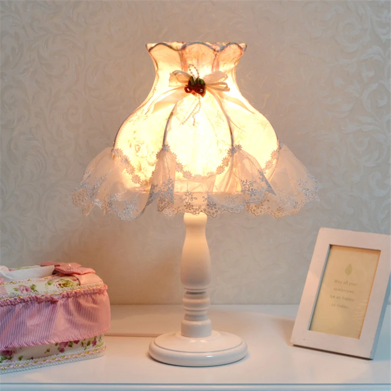 

European style Lace Fabric Table Lamps Led Desk Lights for Modern Living Room Bedroom Bedside Lamp Home Decor Lighting Fixtures