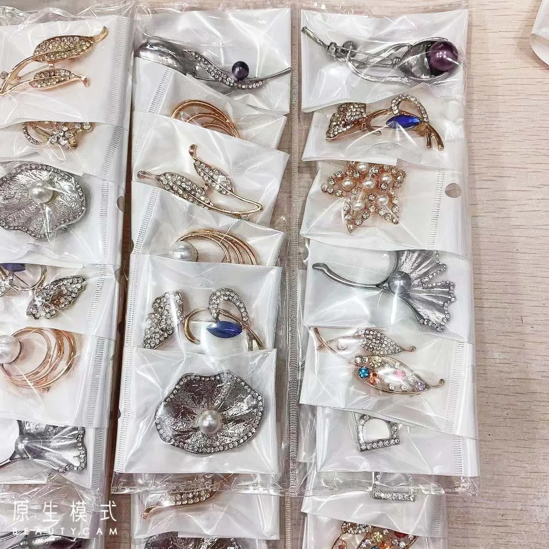 

12 Pcs/Lot Wholesale Pearl Crystal Flower Brooches For Women Brooch Wedding Jewelry