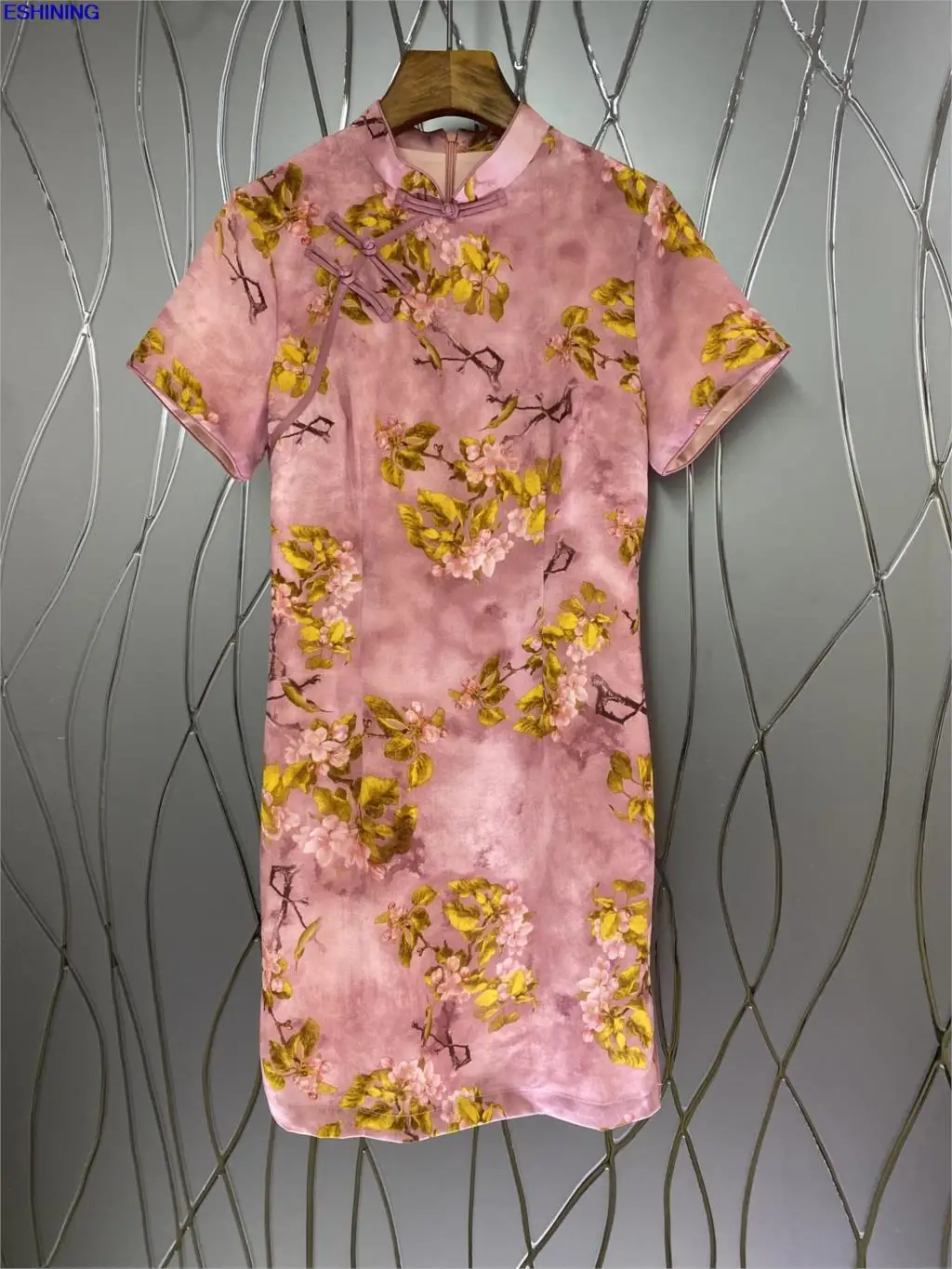 

2021 spring and summer new women's neckline disc buckle decorative printing color matching short-sleeved cheongsam dress