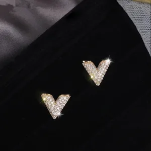 Женские Треугольные Серьги-гвоздики, золотистые, серебристые, антиаллергенные серьги V-образной формы с микро Цирконом