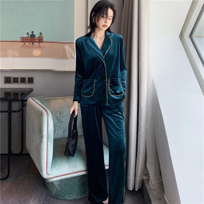 Женский велюровый пижамный комплект зимний из 2 предметов: Топ и штаны домашняя