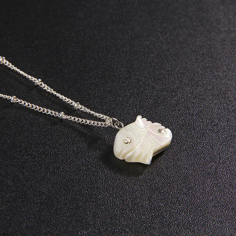 

Fashion White Shell Necklace Rhinestone Inlay Mother of Pearl Shell Necklaces Cross Shells Pendant Choker for Women Men Jewelry