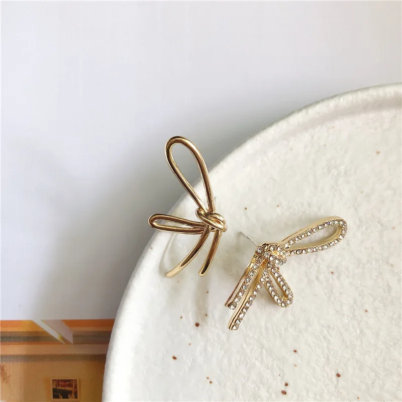 gold GHIDBK, полые в форме бабочки, проводные асимметричные серьги-гвоздики, серьги ручной работы, изящные стразы с бантиком, серьги, красивые несимметричные серьги - Окраска металла: gold