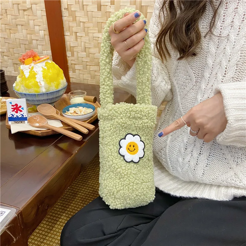 

Soft Plush Women Portable Cup Bucket Bag Cute Faux Lamb Wool Ladies Bottle Holder Shoulder Bag for Students Purse Small Handbag