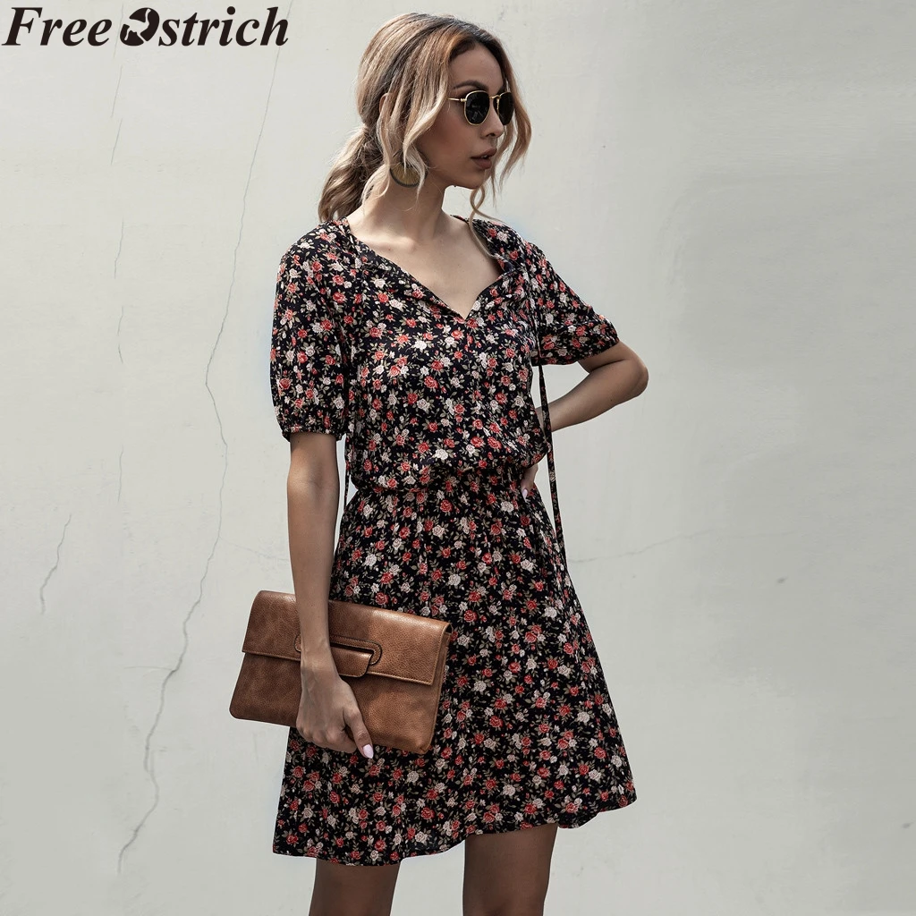 Женское платье с высокой талией офисное коротким рукавом и цветочным принтом