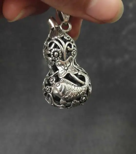 

Exquisite Tibetan Silver Carving Double Fish Gourd Small Pendant