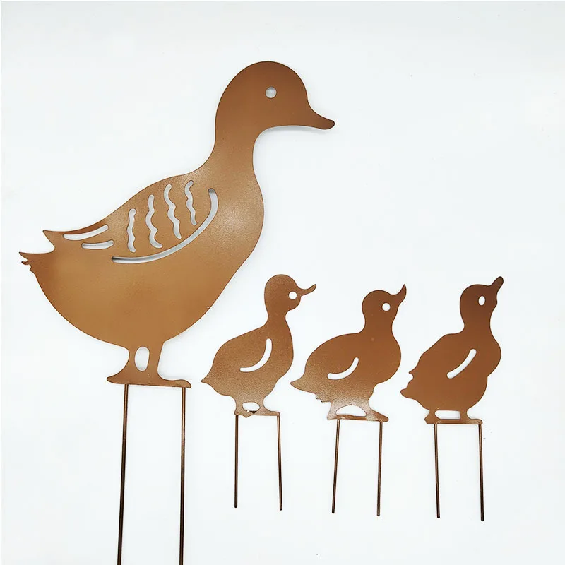 

New Metal Decoration Wrought Iron Duck Family Grass Garden Decor Ornaments Creative Hollow Ornaments