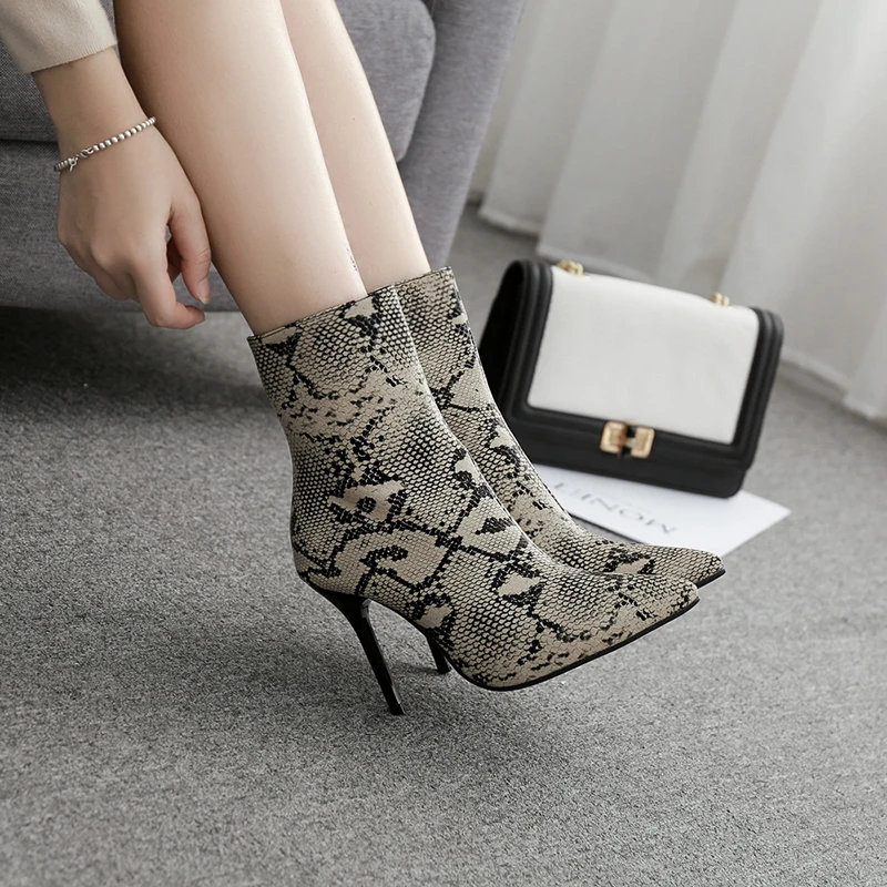 Европейские пикантные Ботинки Челси со змеиным узором женские модные ботинки на