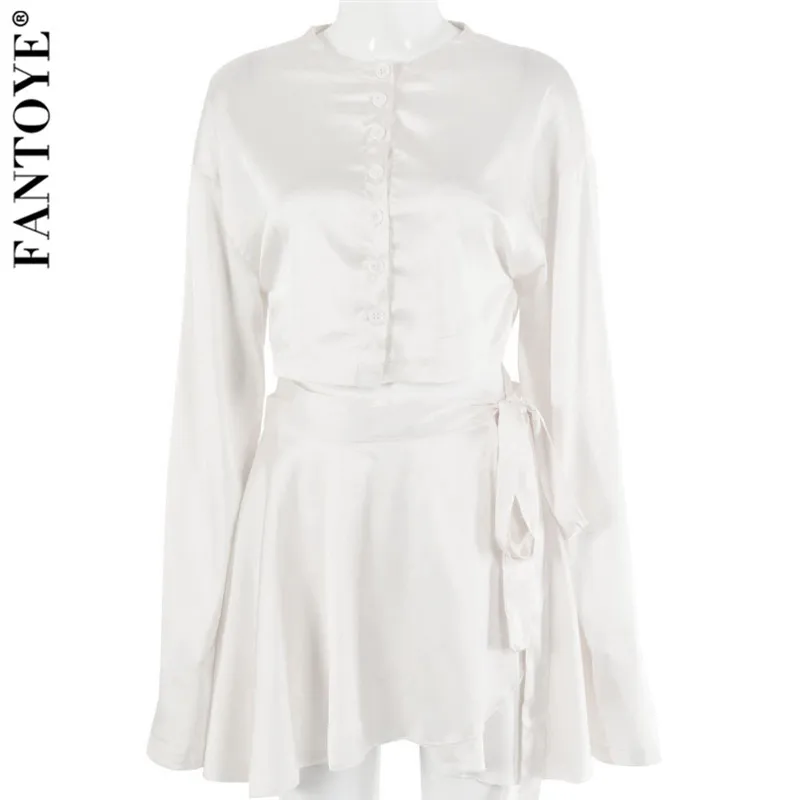 

Casual Satijn Tweedelige Jurk Set Voor Vrouwen Wit O-hals Knop Top Bandage Mini Potlood Rokken Outfits Fashion Party pak