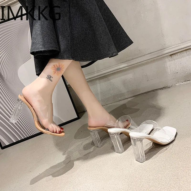 Женские шлепанцы из ПВХ на высоком блочном каблуке прозрачные с открытым носком