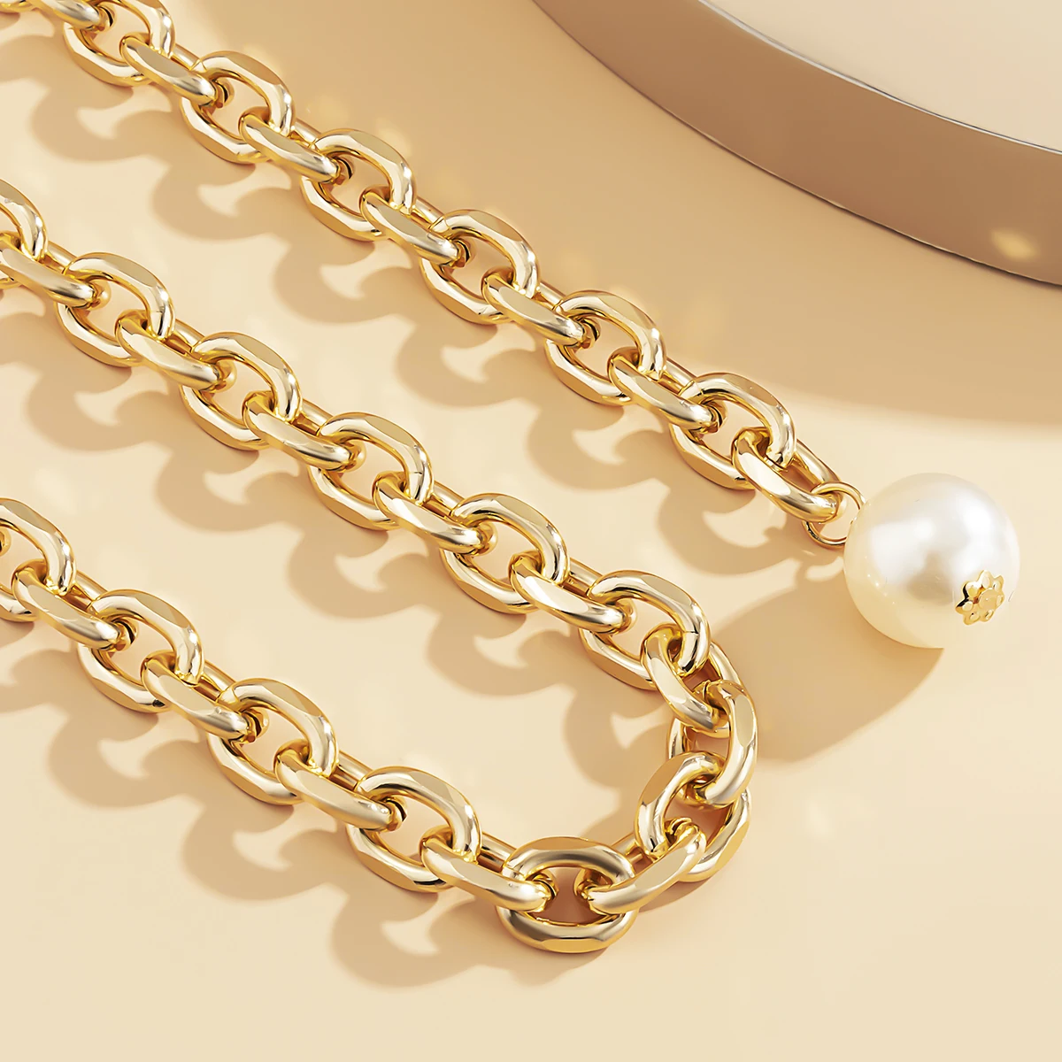 

Elegant Ladies Metal Waist Chain Pearl Decorative Waist Strap Chain for Jeans Trousers Gold Color Waistband Clothes Accessories