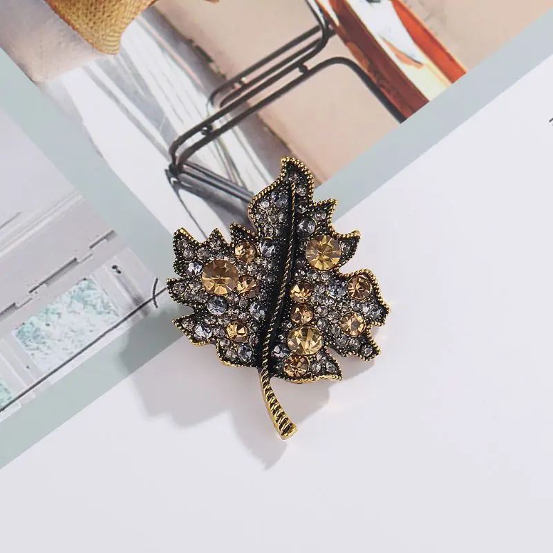 Простая инкрустация кленового листа брошь из сплава со стразами элегантные