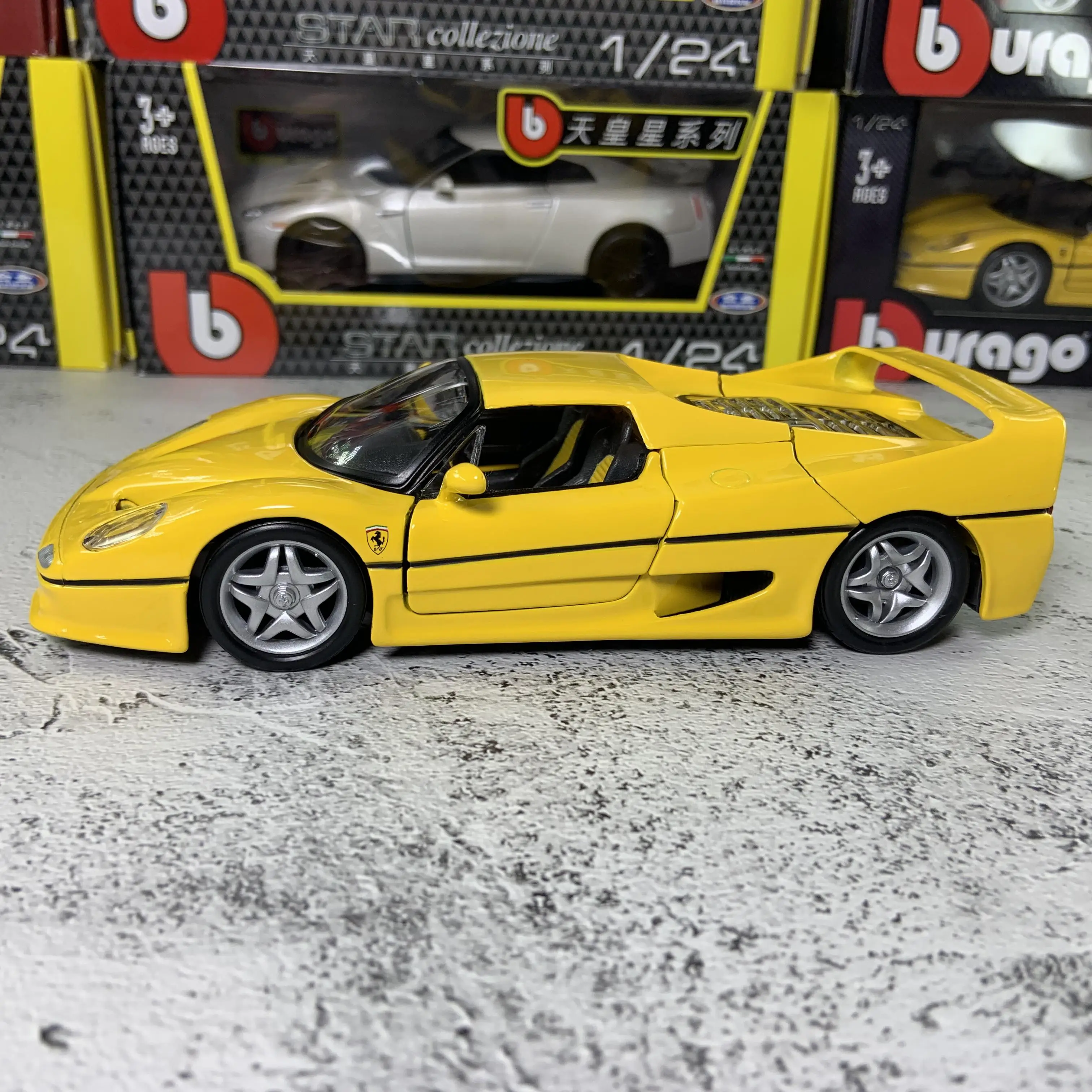 Bburago 1:24 Феррари F50 красный автомобиль модель для литья под давлением из металла
