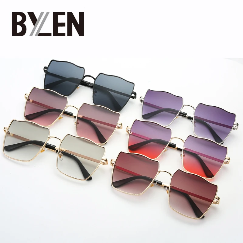 

Vintage Square Sunglasses Women Retro Big Alloy Frame Brand Designer Female Sunglass Retro Gradient Black Sun Glasses UV400