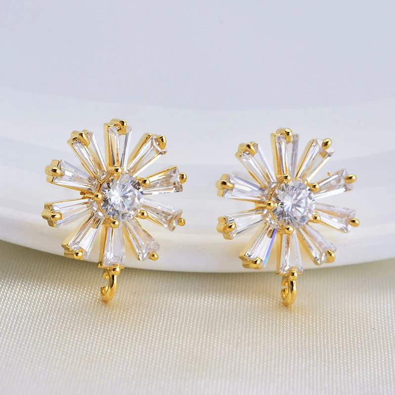 Серьги гвоздики из 18 каратного золота с микро инкрустацией аксессуары для