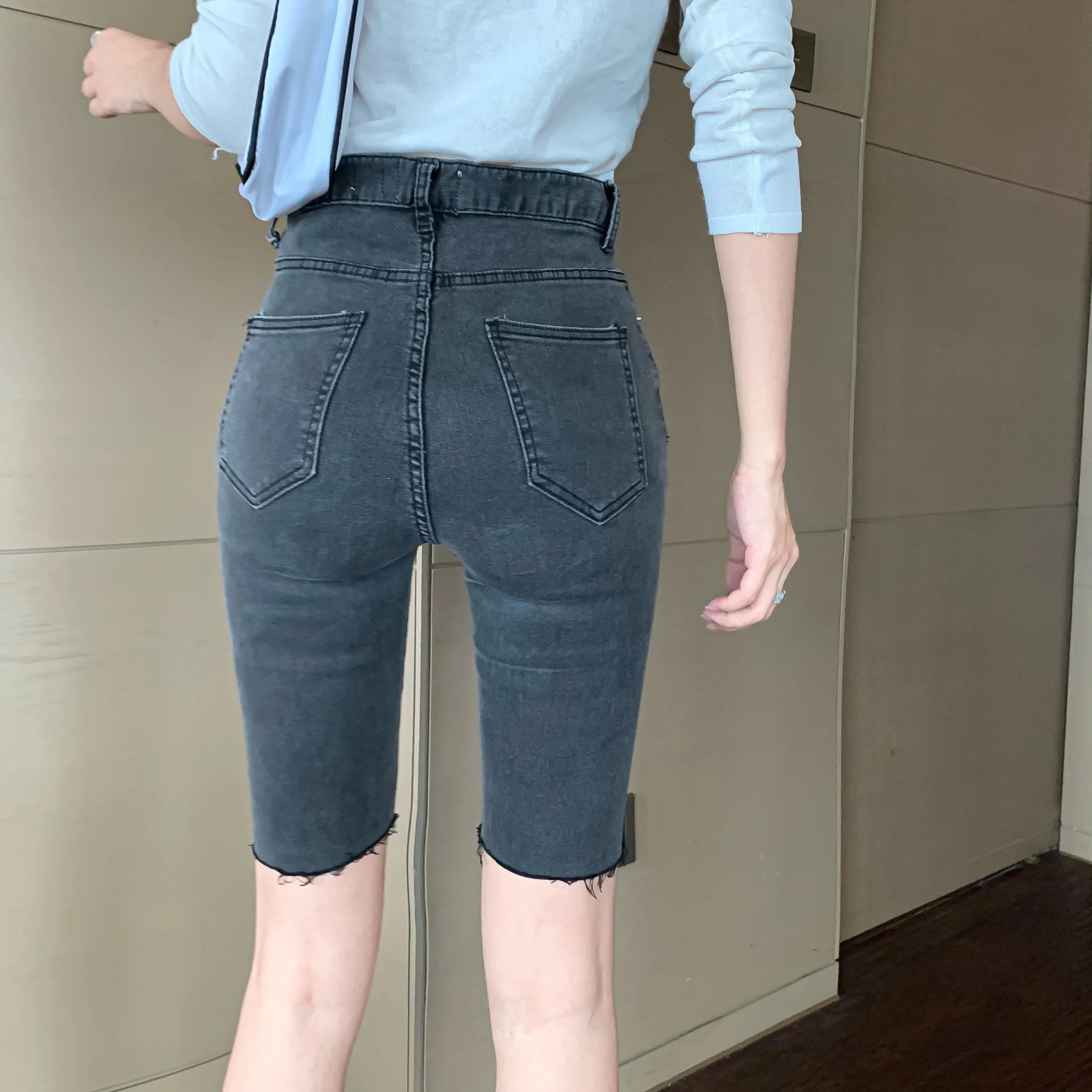 

Internet Celebrity Pants Women's Korean-Style Multi-Button Cut Jeans Slimming High Waist Straight Design Shorts Fashionable Wear