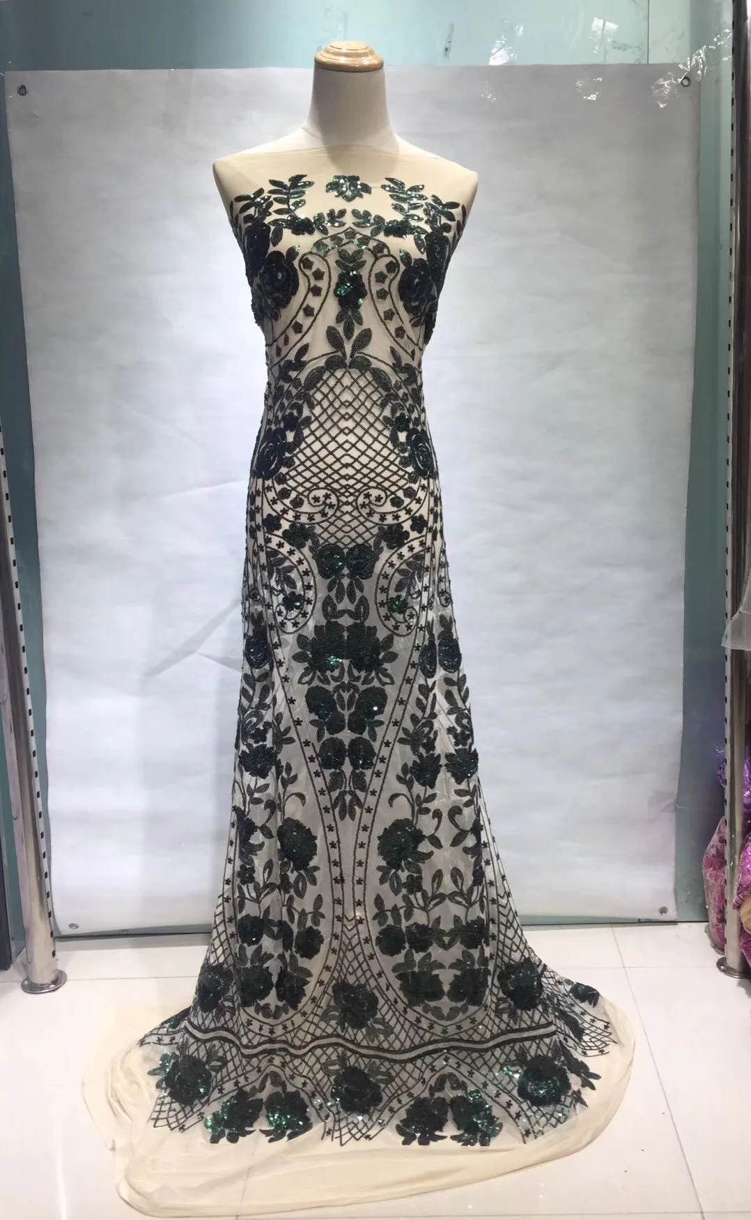 

African Lace Fabric 2021 High Quality Sequins Lace Embroidered Fashion French Tulle Lace Fabric For Party Dresses JL081