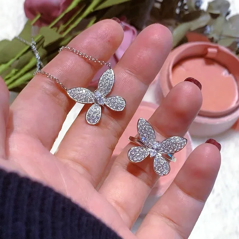 Кольцо регулируемое серебряное с бабочкой и камнем из циркония | Украшения