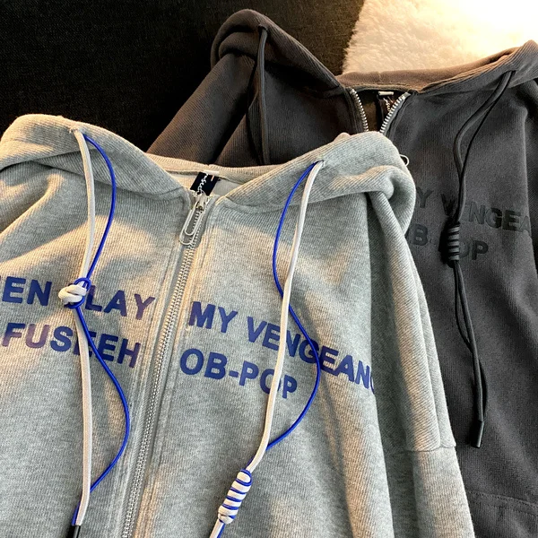 

Женский тонкий кардиган на молнии с капюшоном