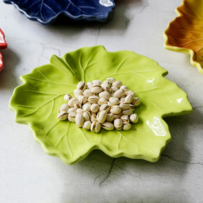 Кленовые листья керамическая тарелка торт фруктовые закуски блюда и тарелки