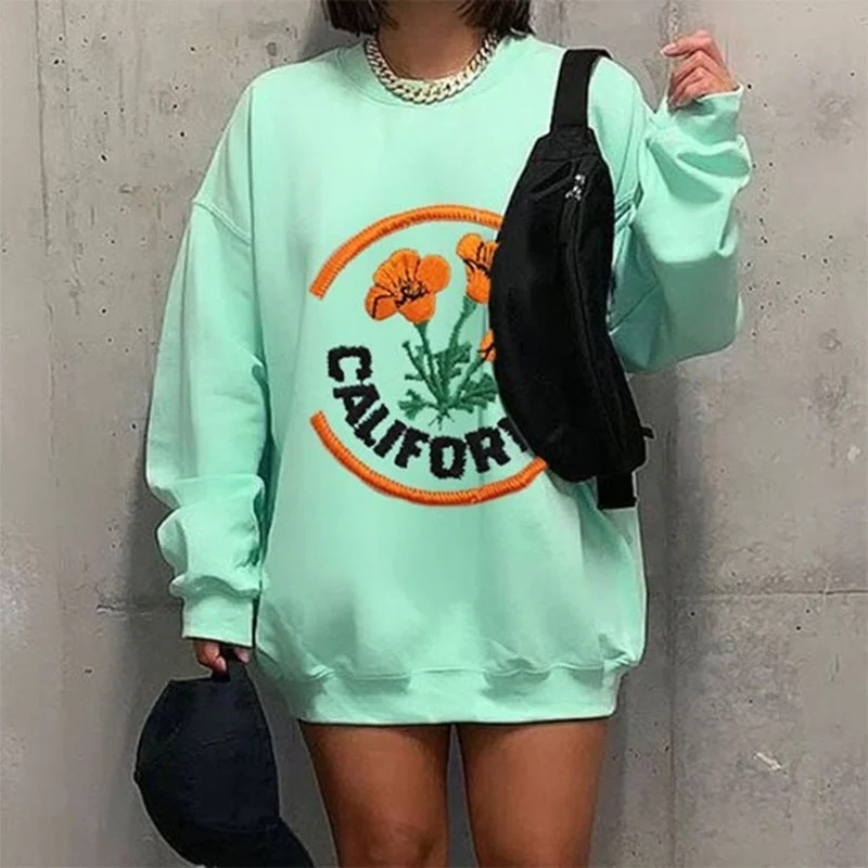 

Свитшот женский оверсайз с круглым вырезом и цветочным принтом