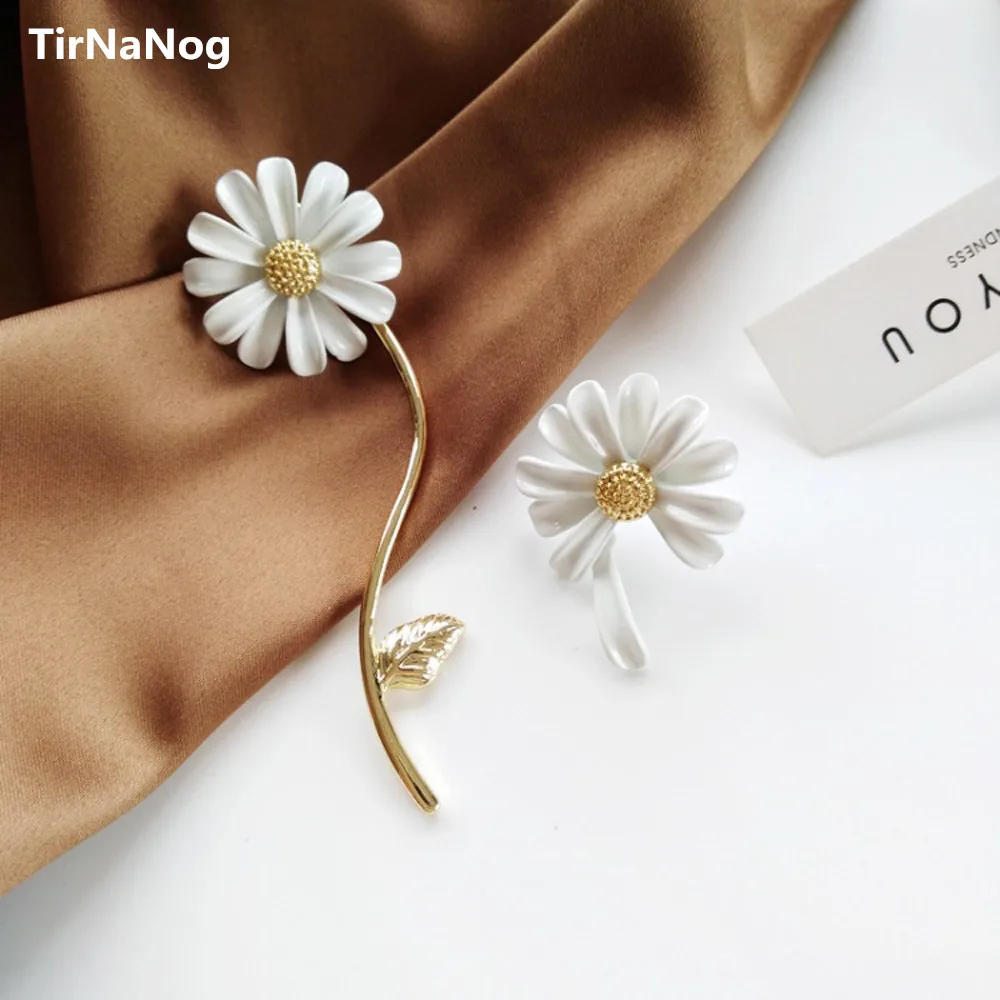 

Korean Style Cute Small Daisy Flower Stud Earrings For Women Girls Sweet Statement Asymmetrical Earring Party Jewelry Gifts