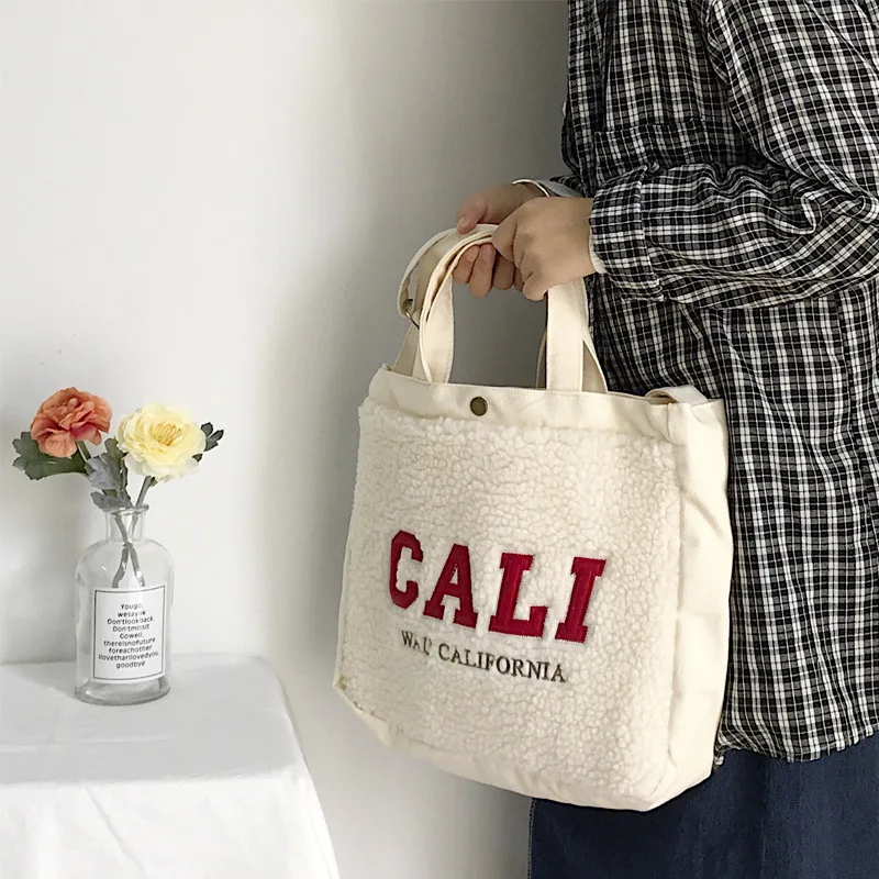 

Японский Стиль сумки женские 2020 милого кота зимние вместительные сумки с вышивкой искусственным с барашковой подкладкой Сумка студенчески...