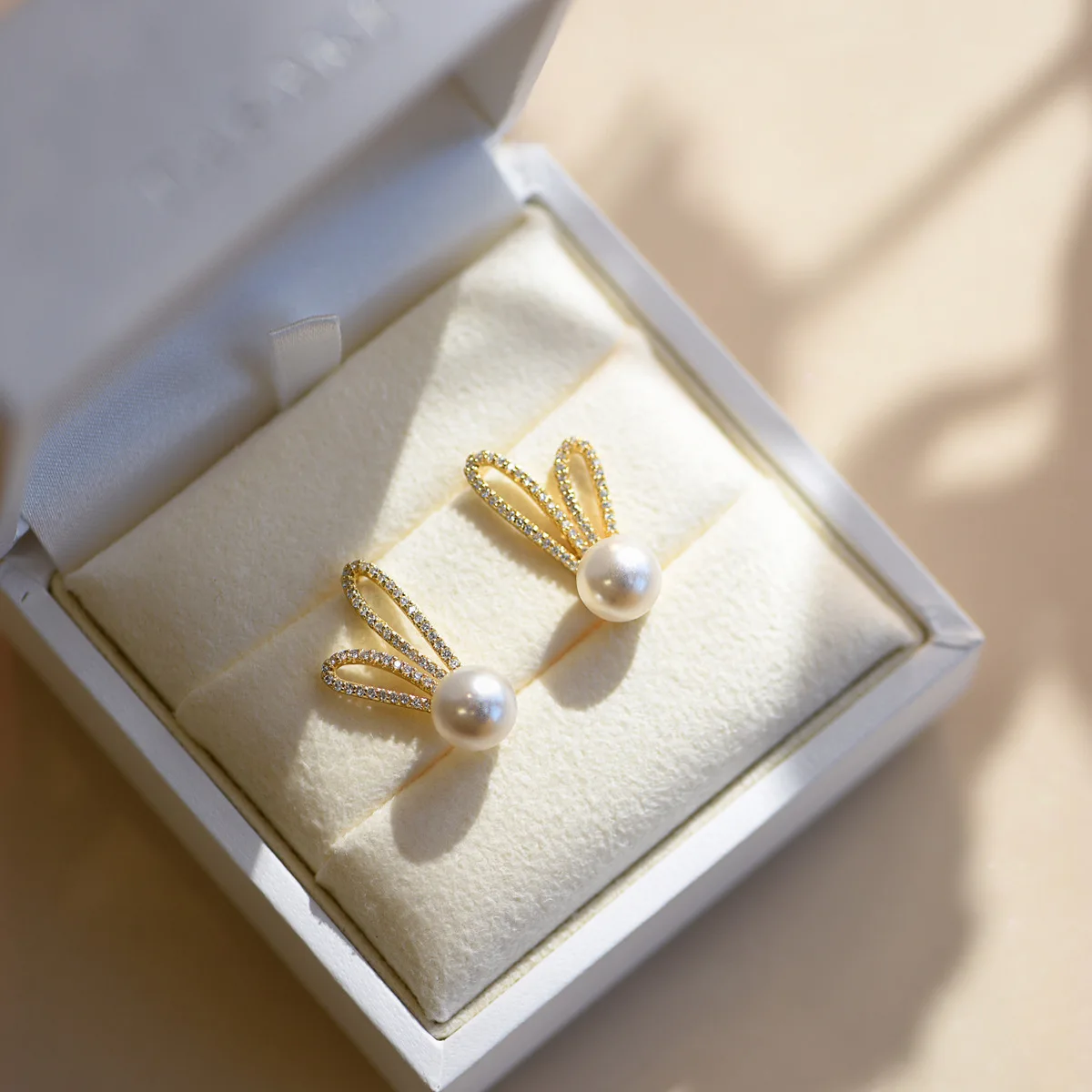 

Lovely Pearl Rhinestone Rabbit Ears Stud Earrings for Women Korean 2021 New Trendy Jewelry Female Elegant Delicate Ear Studs