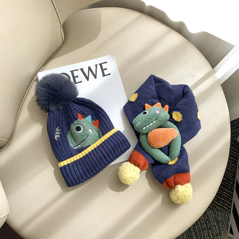 

Зимняя теплая кукла из двух частей, медведь, маленький динозавр, меховой шар, детская шапка для малышей, шарф для новорожденных, мультяшный, шерстяной, приятный для кожи