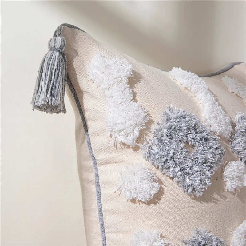 Наволочка для диванной подушки 45x45 см с кисточками | Дом и сад