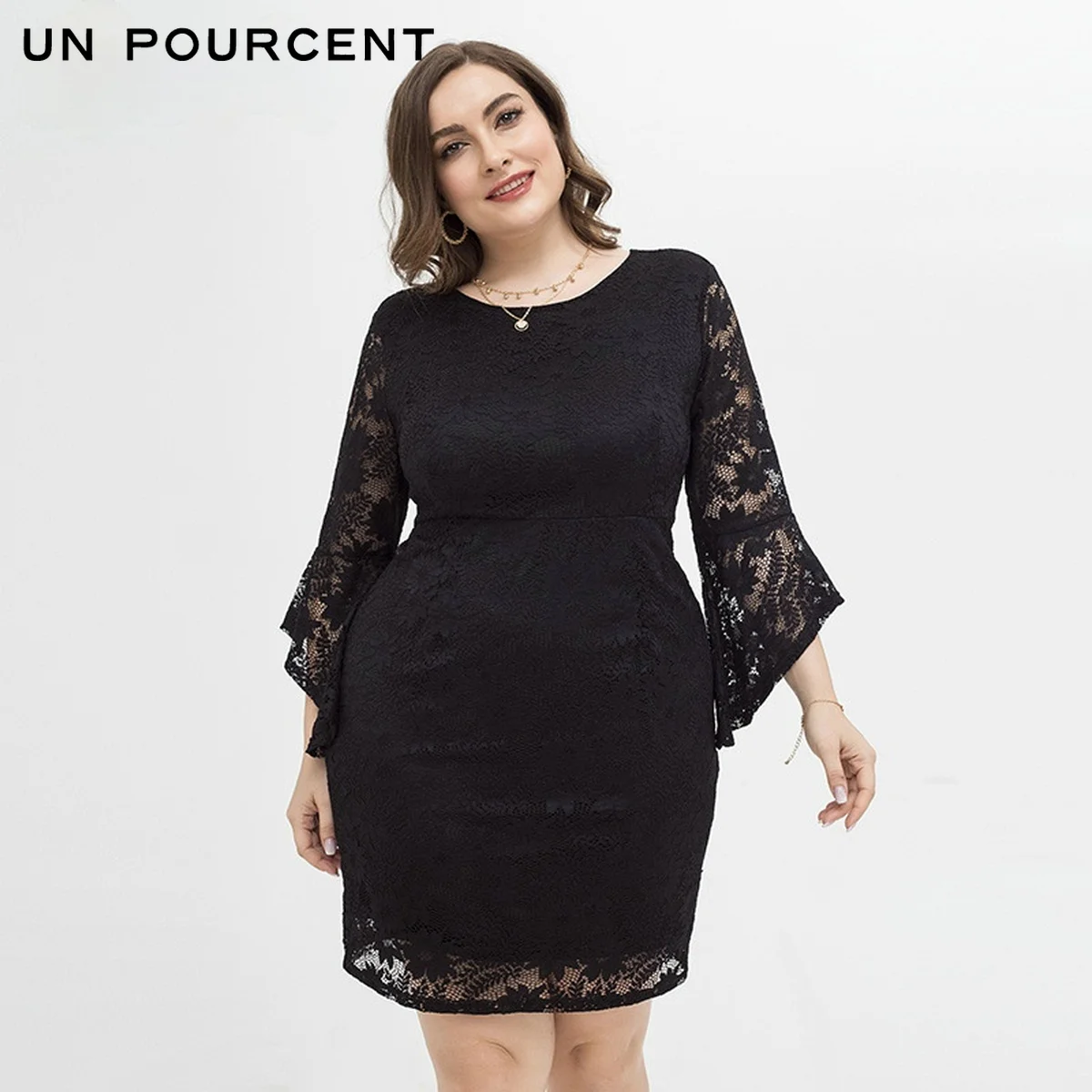 Женское кружевное платье черное элегантное облегающее больших размеров для