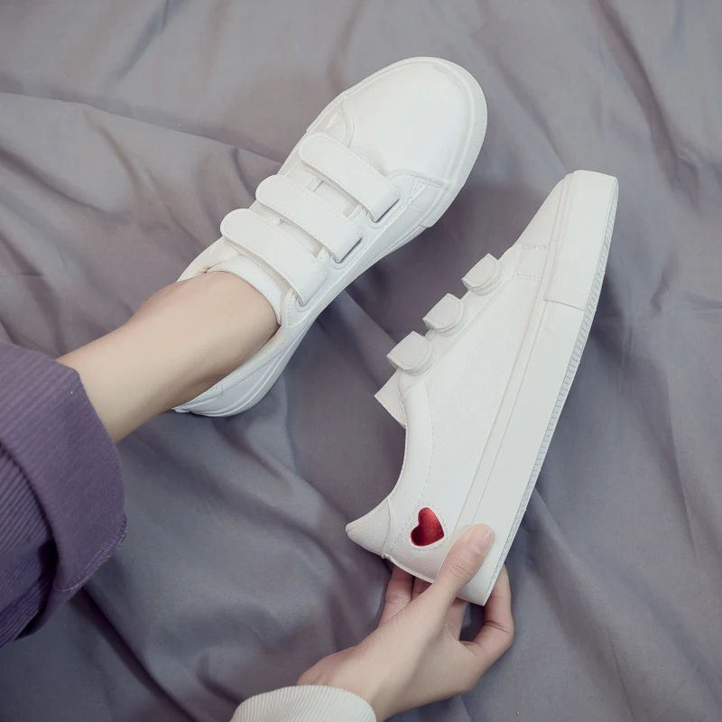 

Women Sneakers Leather Shoes Spring Trend Casual Flats Sneakers Female New Fashion Comfort Cute Heart Vulcanized Platform Shoes