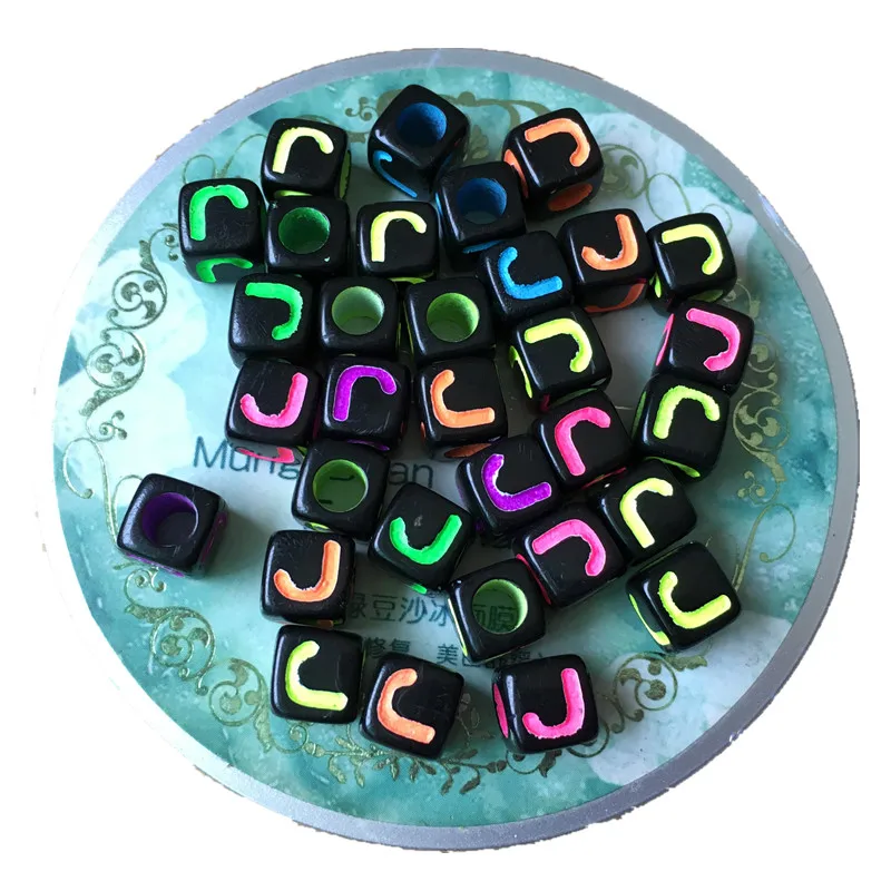 Новинка 100 шт./лот 7*7 мм черный жемчуг с красочным инициалом Y-образной печати