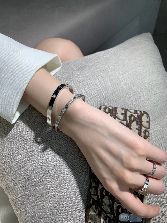 

V gold 2 generation 18k rose gold 4 diamonds 10 diamonds screws set diamond high-definition bracelet smooth bracelet