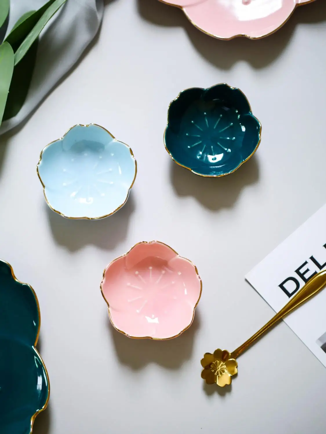 Hot Sale Creative Japanese Style Cherry Blossom Ceramic Tableware Petals Saucing Dish Delicate Home Seasoning | Дом и сад
