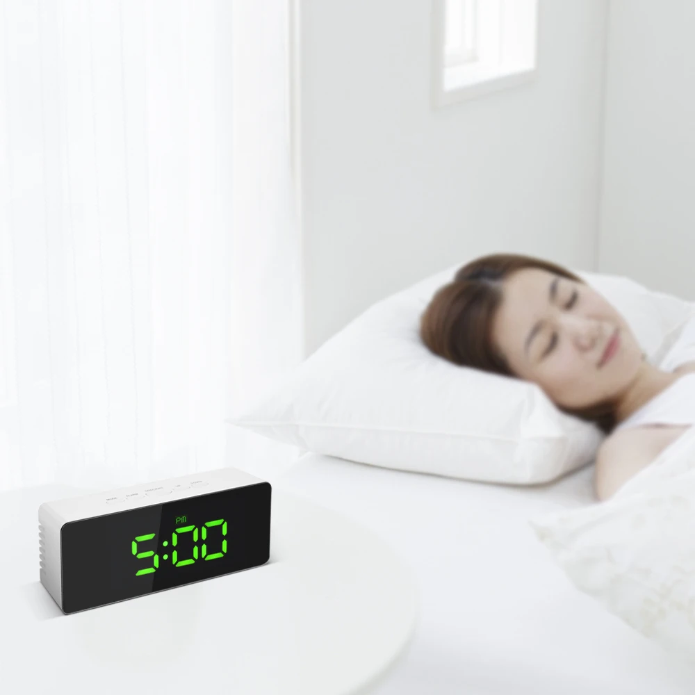 Горячие цифровые светодиодные настольные часы с USB и батарейным питанием