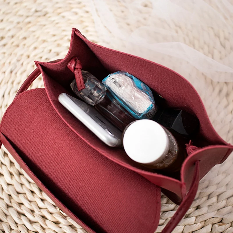 Женская сумка Полукруглая с арочным языком на одно плечо женская маленькая