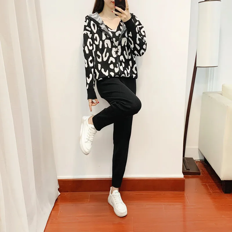 

Casual suit 2021 autumn/winter knitted cardigan with vest + high-waist straight-leg pants three-piece fashionable women's clothi