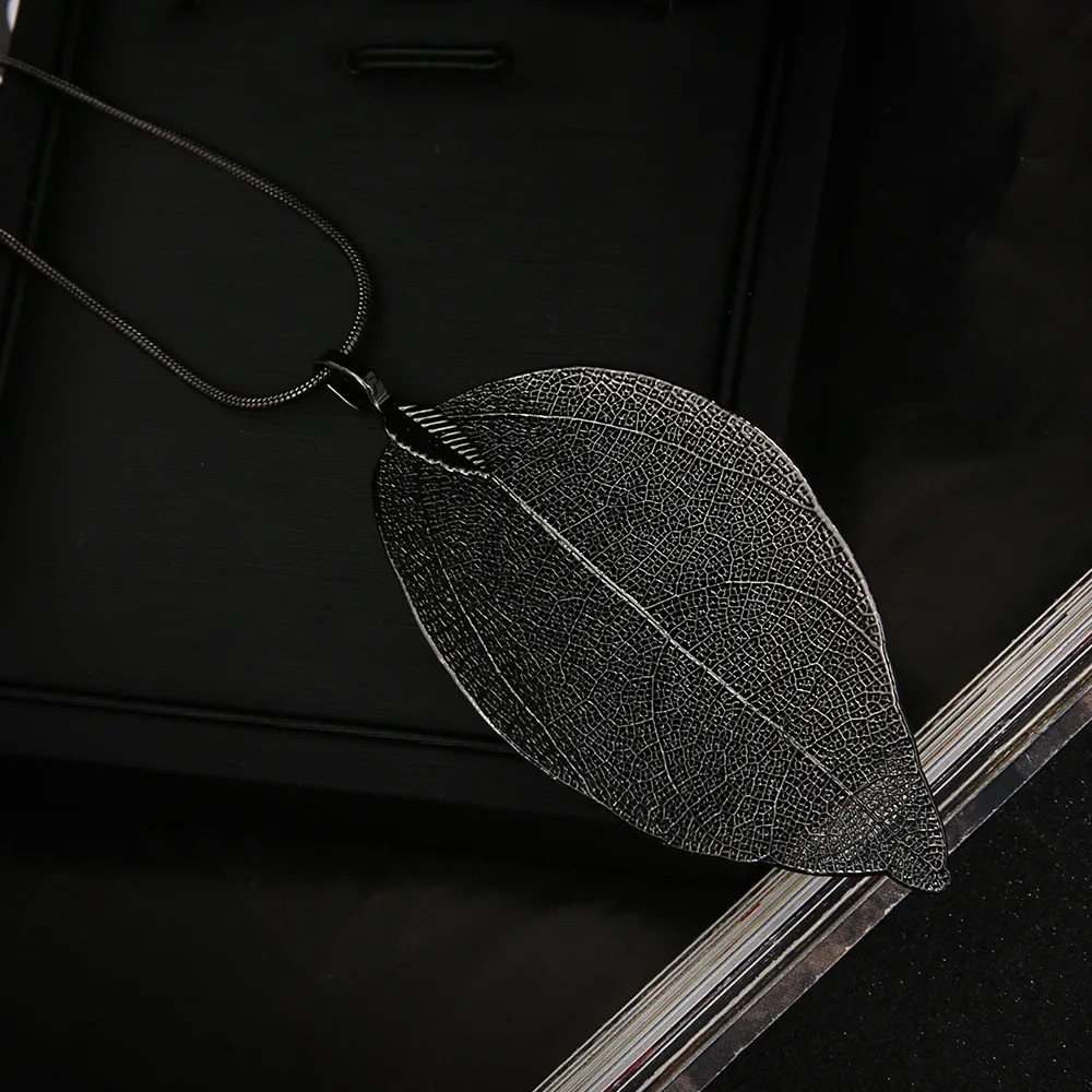 

Trendy Leaf Sweater Chain Pendant Necklace For Women Gils Sweater Coat Gifts Simple Fashion Jewelry Gifts Unique Design