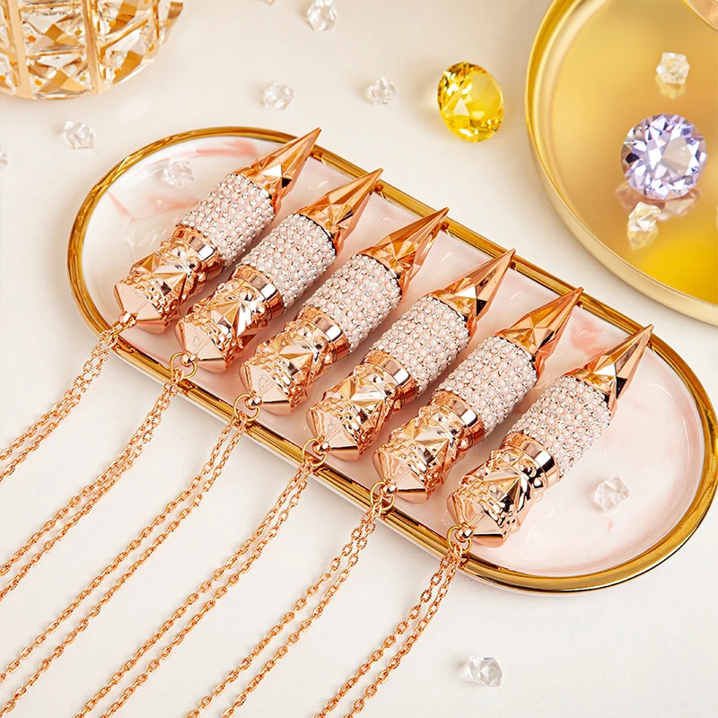 Queen's Diamond Pearl 3 color in 1 Tube Lipstick Matte Texture Easy to wear Silky Touch Waterproof Long Lasting Nude Lip Makeup |
