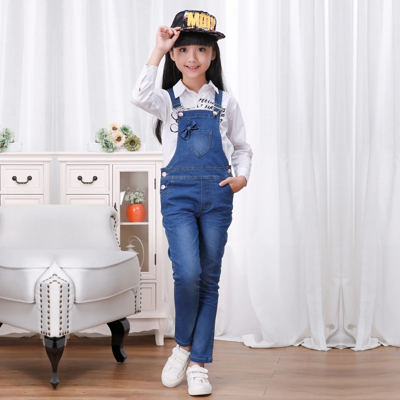 Детский джинсовый комбинезон для девочек повседневный кружевной синего цвета с