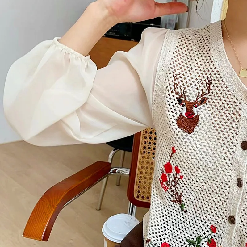 

2021 Summer Long Sleeve Womens Blouses And Tops White Lace Patchwork Chiffon Shirt Women V Neck Embroidery Tops Casual Clothes
