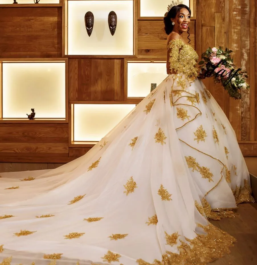 

A-line Gold Lace Wedding Dresses For Nigerian Bride Modest African Middle East Church Long Sleeves Wedding Gown Chapel Train