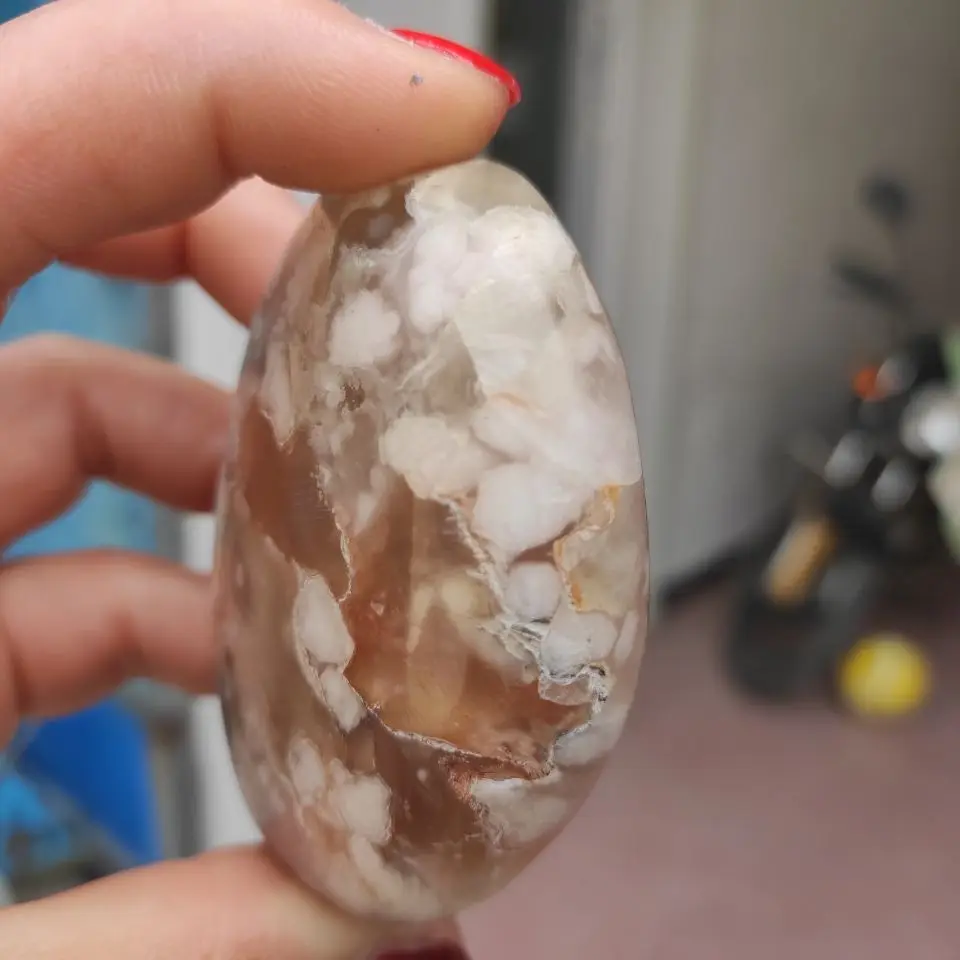 

120-150g 1pcs Beautiful natural cherry blossom agate hand