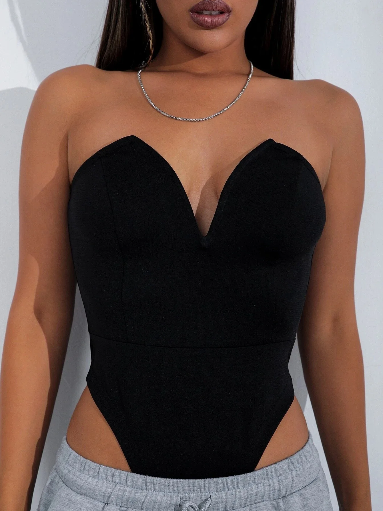 

2021 Women's Jumpsuit Sexy Deep V Chest One-Piece Tops Hot Girl Tube Top Black Color Bodysuit Sport Style High Street Girls Vest