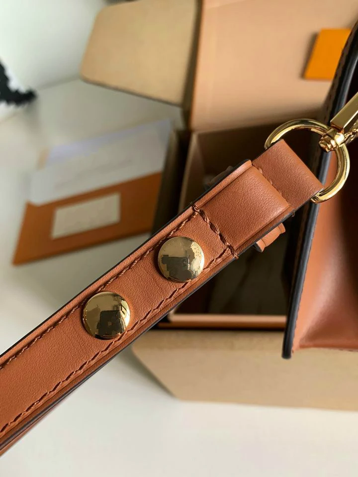 

Le borse in pelle classiche di lusso con prodotti a esplosione sono le piu popolari