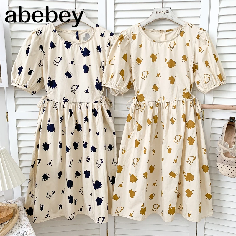 

Женское плиссированное платье-трапеция средней длины, с круглым вырезом, рукавами-фонариками и бантом на завязках, с высокой талией и принт...